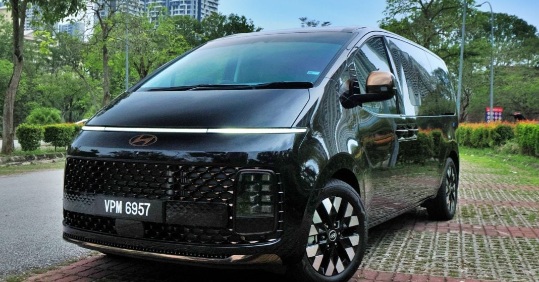 Hyundai STARIA - Futuristic, Elegant & Accessible