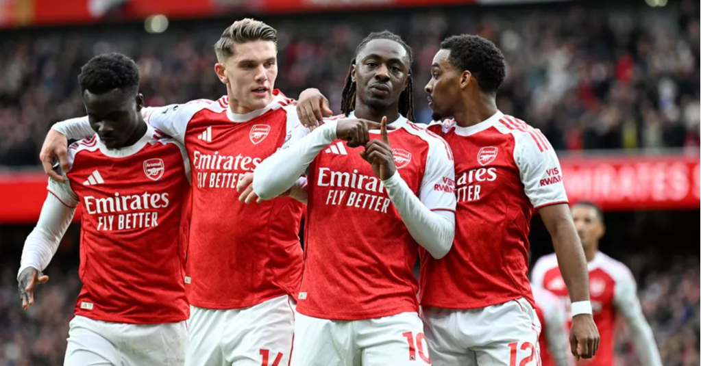 Arsenal Rise As Rivals Falter