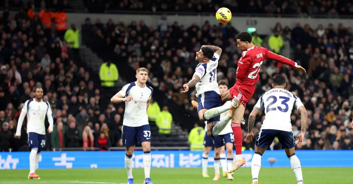 Liverpool Edge Past Nine-Man Spurs