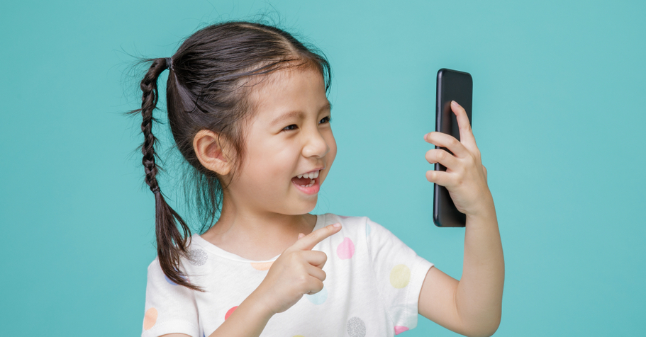 Parents, Should You Put Content Of Your Kids Online? 